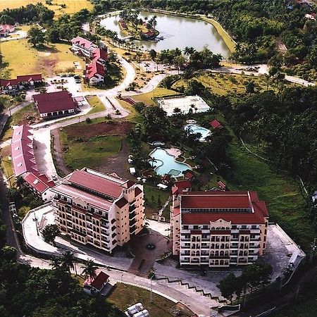 Graceland Estates And Country Club Hotel Lucena Buitenkant foto