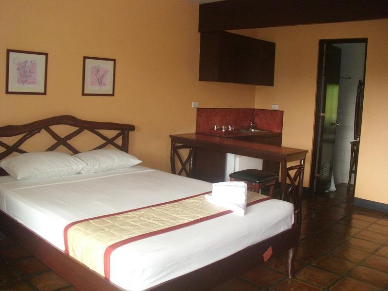 Graceland Estates And Country Club Hotel Lucena Buitenkant foto