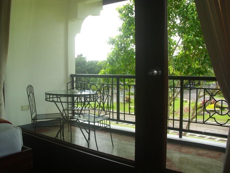 Graceland Estates And Country Club Hotel Lucena Buitenkant foto